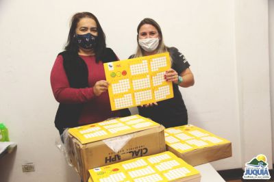 Prefeitura de Juquiá, em parceria com o Legado das Águas, entrega Kits de atividades aos diretoresdas de escolas