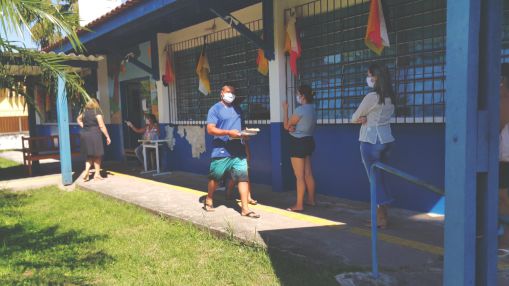 Educação inicia entrega de 2.150 kits de materiais didáticos para atividades remotas da rede municipal de ensino.